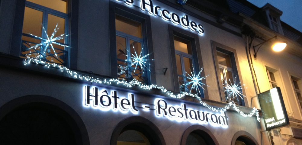 Hotel Les Arcades, Valenciennes, enseigne lumineuse